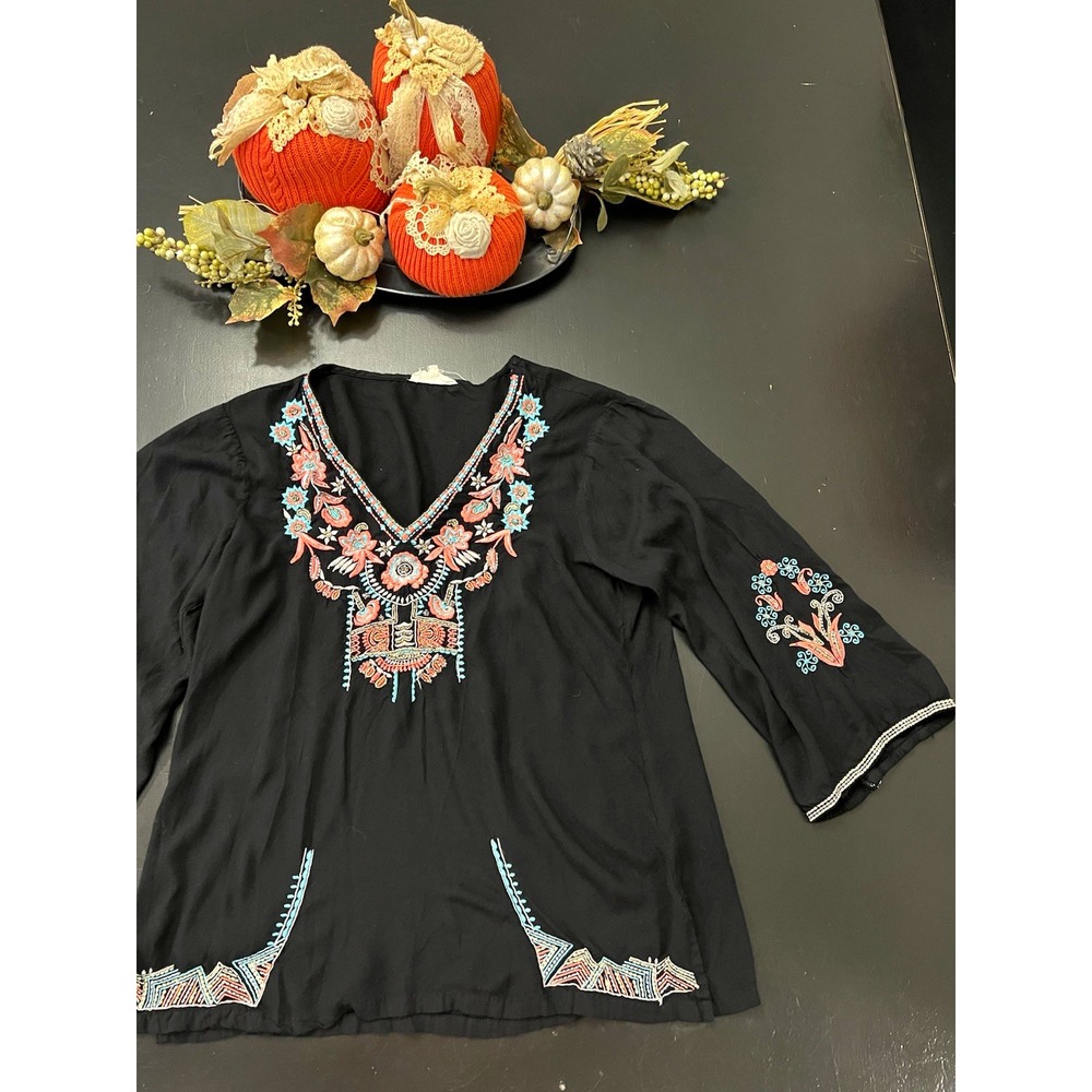 Solitaire Black Colorful Floral Western Embroidered Boho VNeck Tunic Blouse Sz L